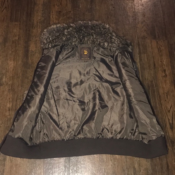 Dollhouse vest - Picture 3 of 5